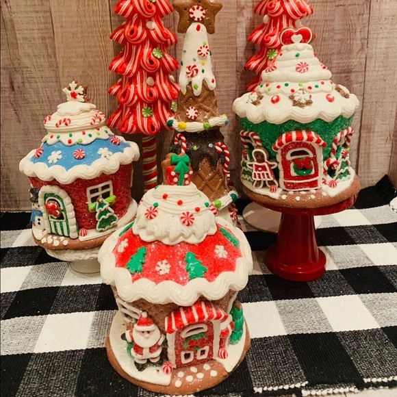 Illuminated Gingerbread Waffle Candy Cupcake House - Picture 8 of 8